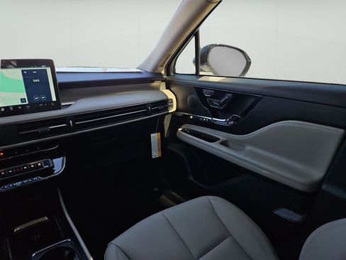 New 2026 Lincoln Corsair Premiere FWD image 3