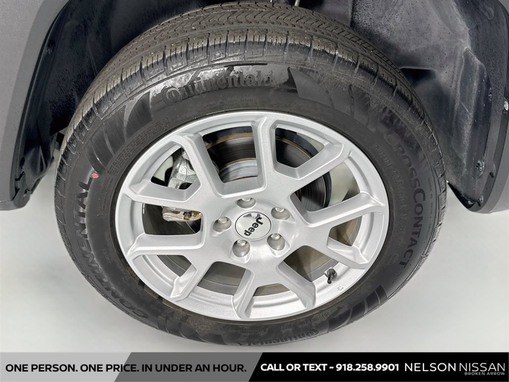 Used 2022 Jeep Renegade Latitude w/ Convenience Group AWD/4WD image 30
