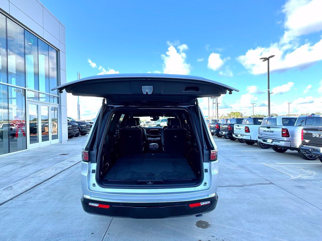 Used 2025 Jeep Wagoneer Series II AWD/4WD image 22
