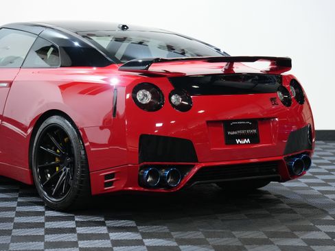 Used 2012 Nissan GT-R Premium image 17
