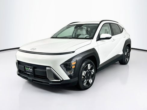 Used 2025 Hyundai Kona SEL FWD image 3