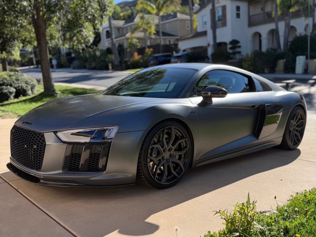 Used 2017 Audi R8 V10 w/ Carbon Exterior Package AWD/4WD image 2