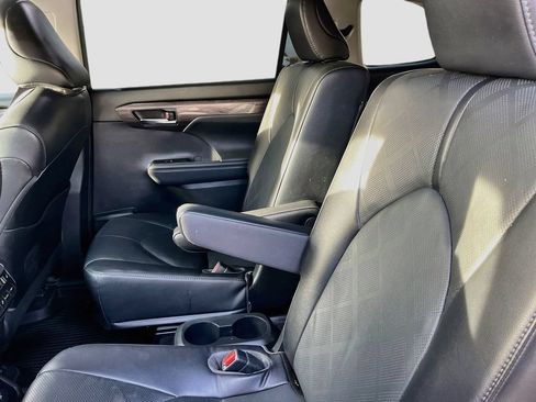 Used 2022 Toyota Highlander Platinum AWD/4WD image 26