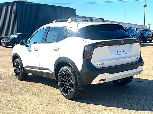 New 2026 Nissan Kicks SR image 6