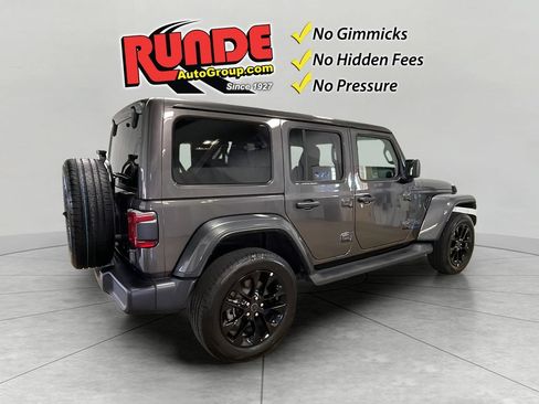 Used 2025 Jeep Wrangler Unlimited Sahara AWD/4WD image 6
