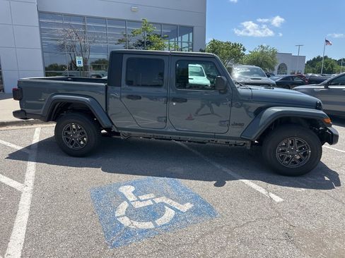 New 2025 Jeep Gladiator Sport image 36