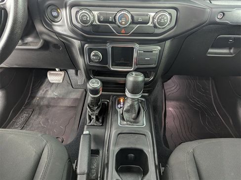 Used 2021 Jeep Gladiator Sport image 26