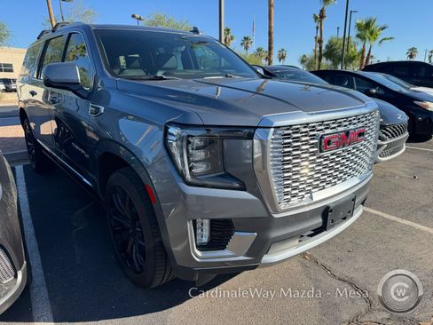 Used 2021 GMC Yukon XL Denali w/ Denali Premium Package AWD/4WD image 2