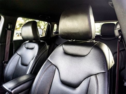 Used 2024 Jeep Compass Limited image 13