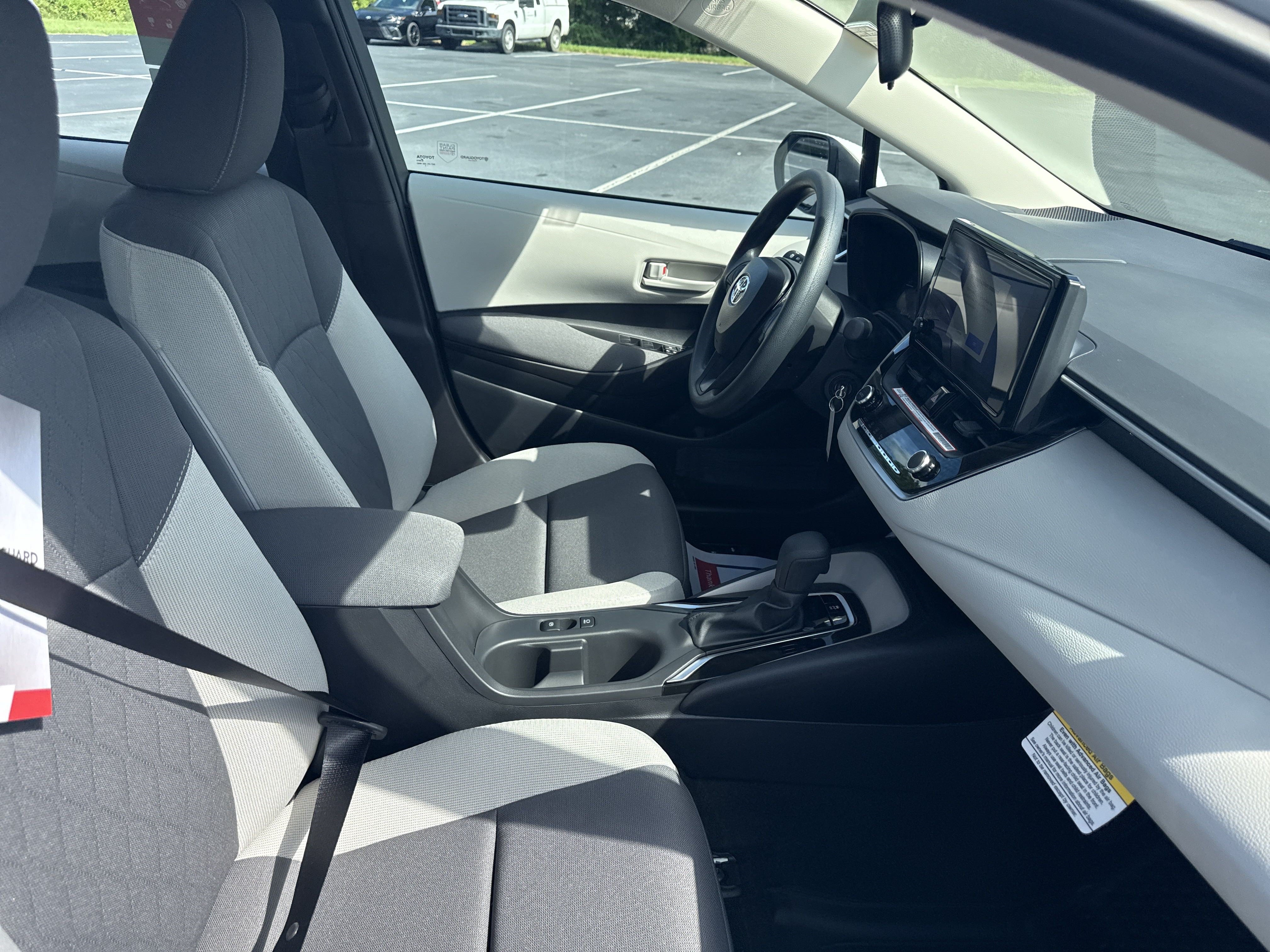 Used 2025 Toyota Corolla LE FWD image 33