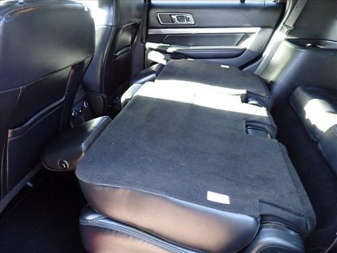 Used 2019 Ford Explorer XLT w/ Equipment Group 202A AWD/4WD image 10
