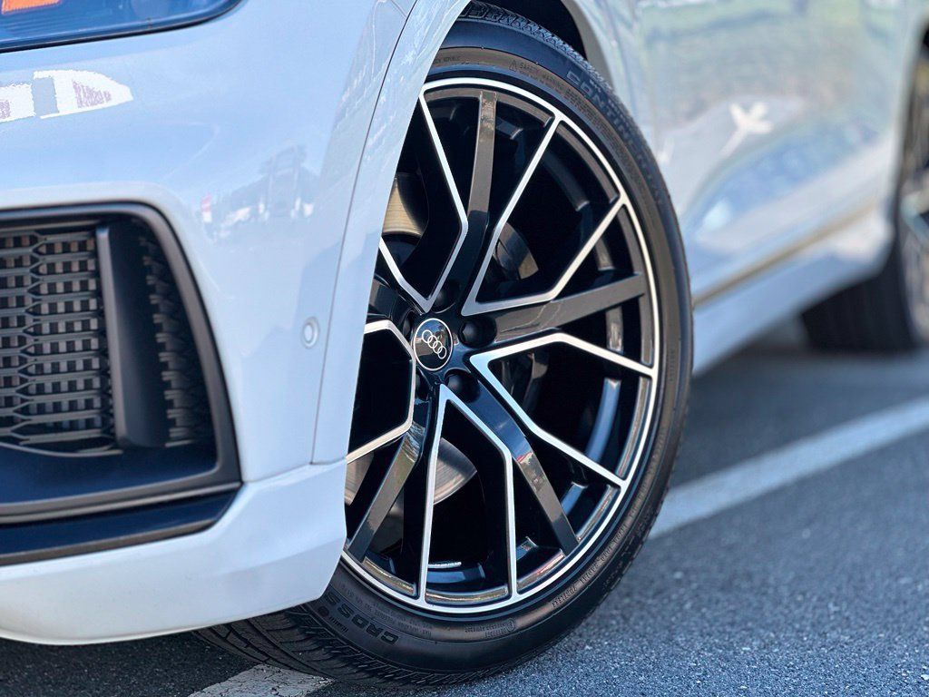 Used 2023 Audi SQ8 Premium Plus w/ Executive Package AWD/4WD image 2