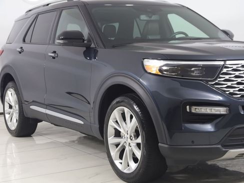 Used 2022 Ford Explorer Platinum w/ Equipment Group 601A AWD/4WD image 43