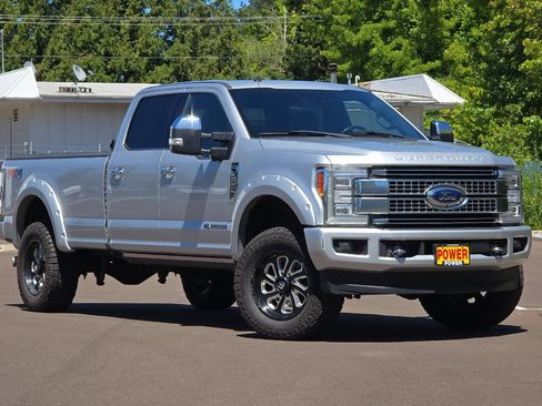 Used 2017 Ford F350 Platinum w/ Platinum Ultimate Package AWD/4WD image 2