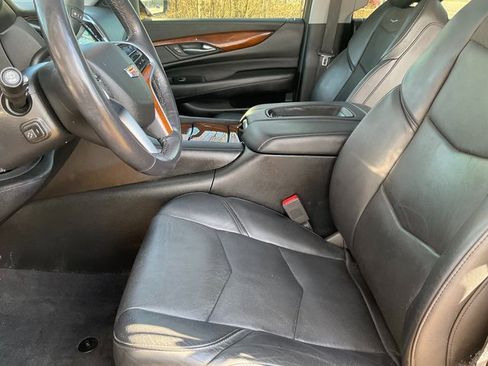 Used 2018 Cadillac Escalade ESV Luxury image 5