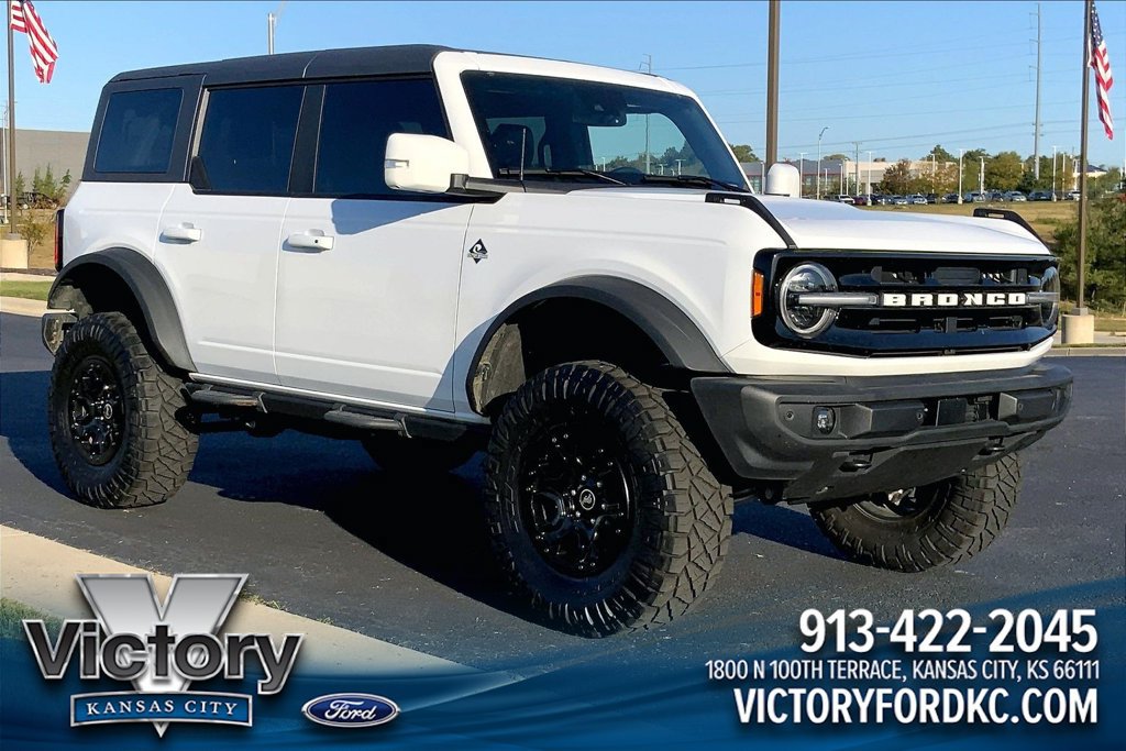 Used 2024 Ford Bronco Outer Banks w/ Sasquatch Package AWD/4WD image 1
