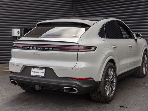 Used 2025 Porsche Cayenne Coupe image 9
