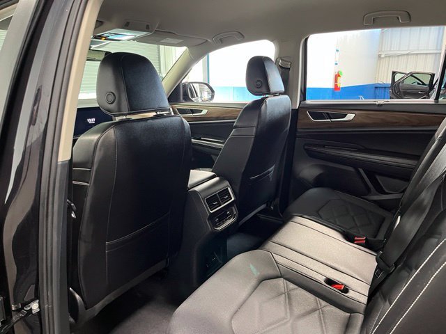 Used 2025 Volkswagen Atlas SE FWD image 18