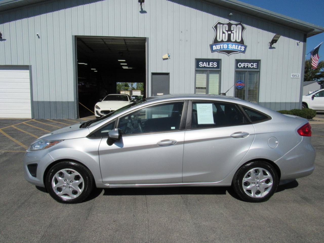 Used 2012 Ford Fiesta SE FWD image 2
