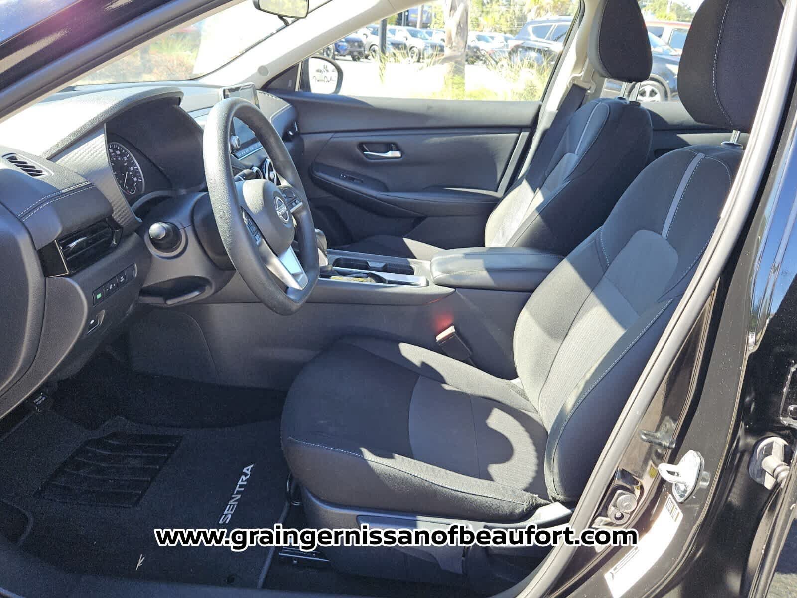 Used 2025 Nissan Sentra SV FWD image 3