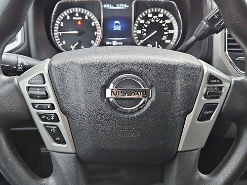 Used 2018 Nissan Titan SV image 21