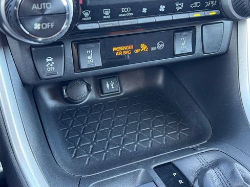 Certified 2019 Toyota RAV4 XLE w/ Convenience Package AWD/4WD image 24