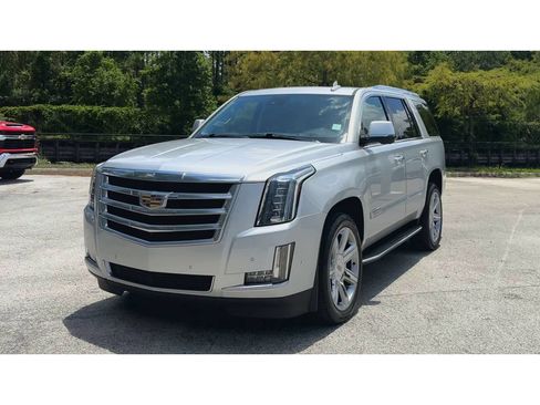 Used 2020 Cadillac Escalade Luxury RWD image 4