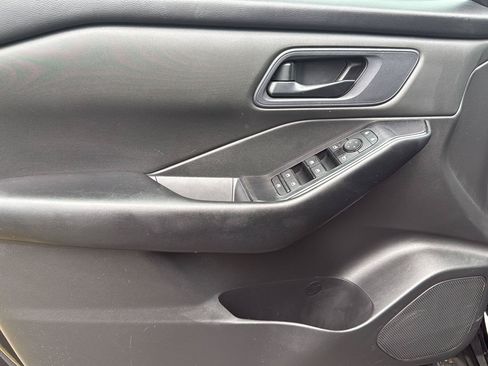 Used 2024 Nissan Rogue S FWD image 10