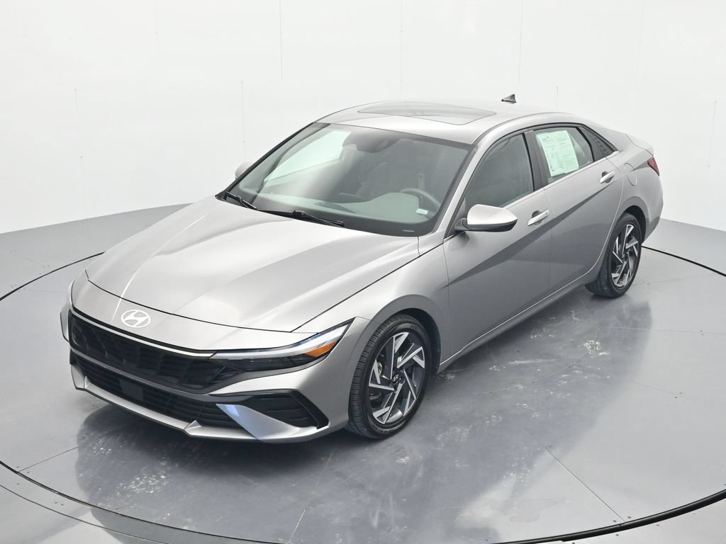 Used 2025 Hyundai Elantra SEL FWD image 29