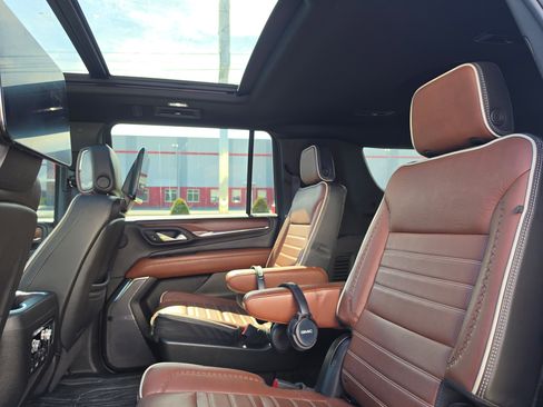 Used 2023 GMC Yukon XL Denali Ultimate AWD/4WD image 14