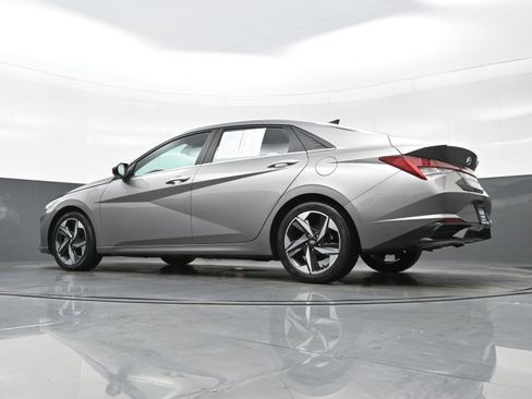 Certified 2023 Hyundai Elantra Limited w/ Preferred Accessory Package image 29