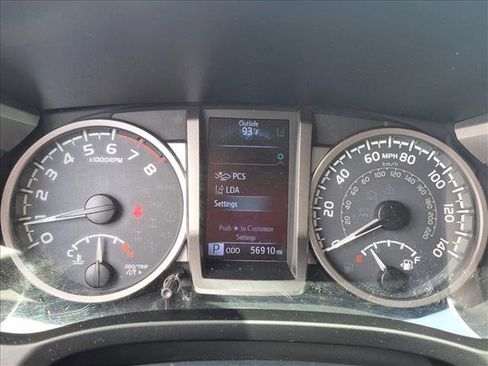 Used 2018 Toyota Tacoma SR5 RWD image 10