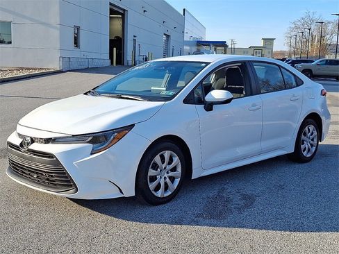 Used 2023 Toyota Corolla LE image 6