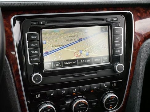 Used 2013 Volkswagen Passat 2.5 SEL Premium FWD image 22