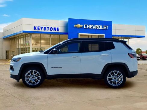 Used 2025 Jeep Compass Limited AWD/4WD image 4