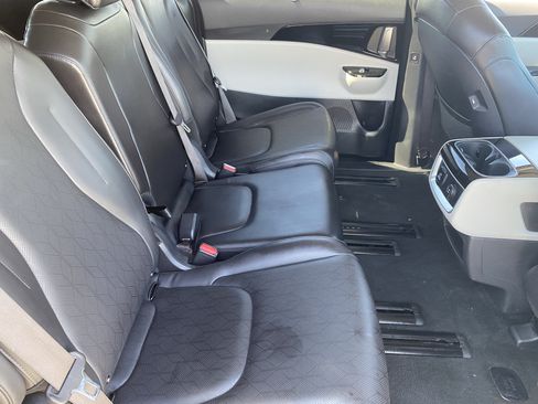 Certified 2024 Kia Carnival SX FWD image 11
