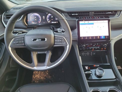 New 2025 Jeep Grand Cherokee L Limited w/ Luxury Tech Group II image 4