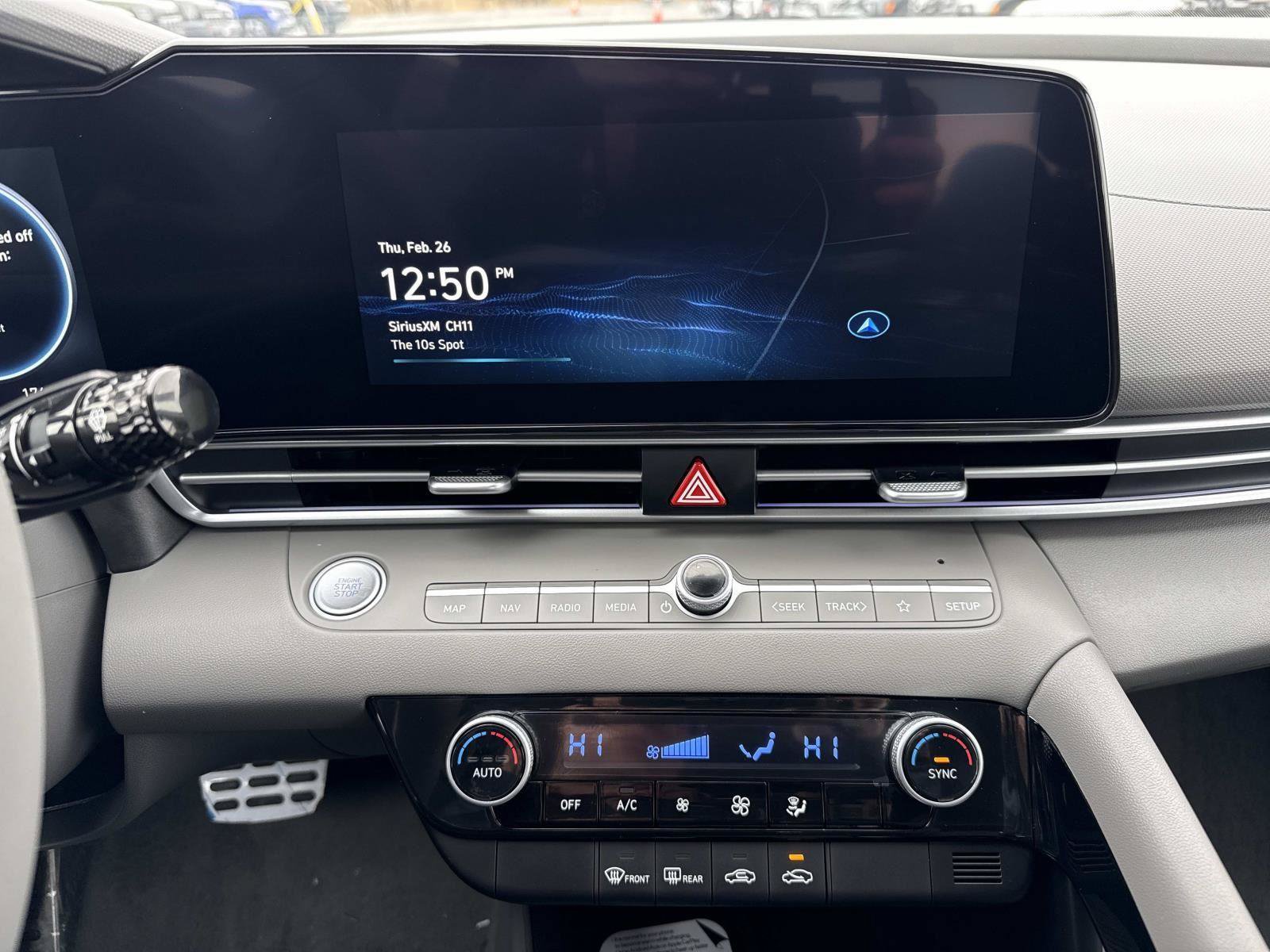 New 2026 Hyundai Elantra SEL FWD image 3
