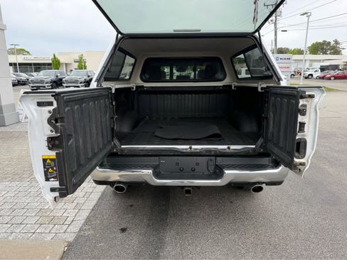 Used 2024 RAM 1500 Laramie AWD/4WD image 9
