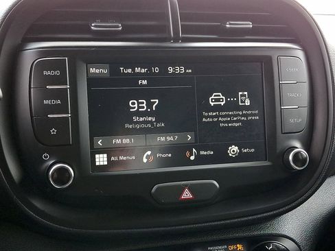 Used 2025 Kia Soul LX FWD image 14