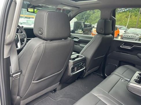 Used 2025 GMC Sierra 2500 SLT AWD/4WD image 32