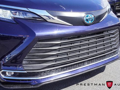 Used 2025 Toyota Sienna XLE w/ XLE Plus Package image 15