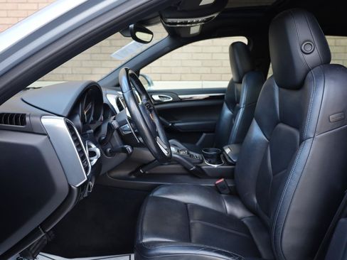 Used 2016 Porsche Cayenne AWD/4WD image 15