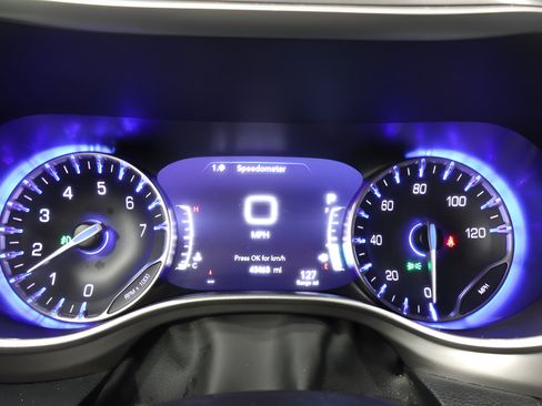 Certified 2025 Chrysler Pacifica Select FWD image 21