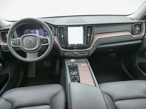 Certified 2023 Volvo XC60 B5 Plus w/ Protection Package Premier image 23