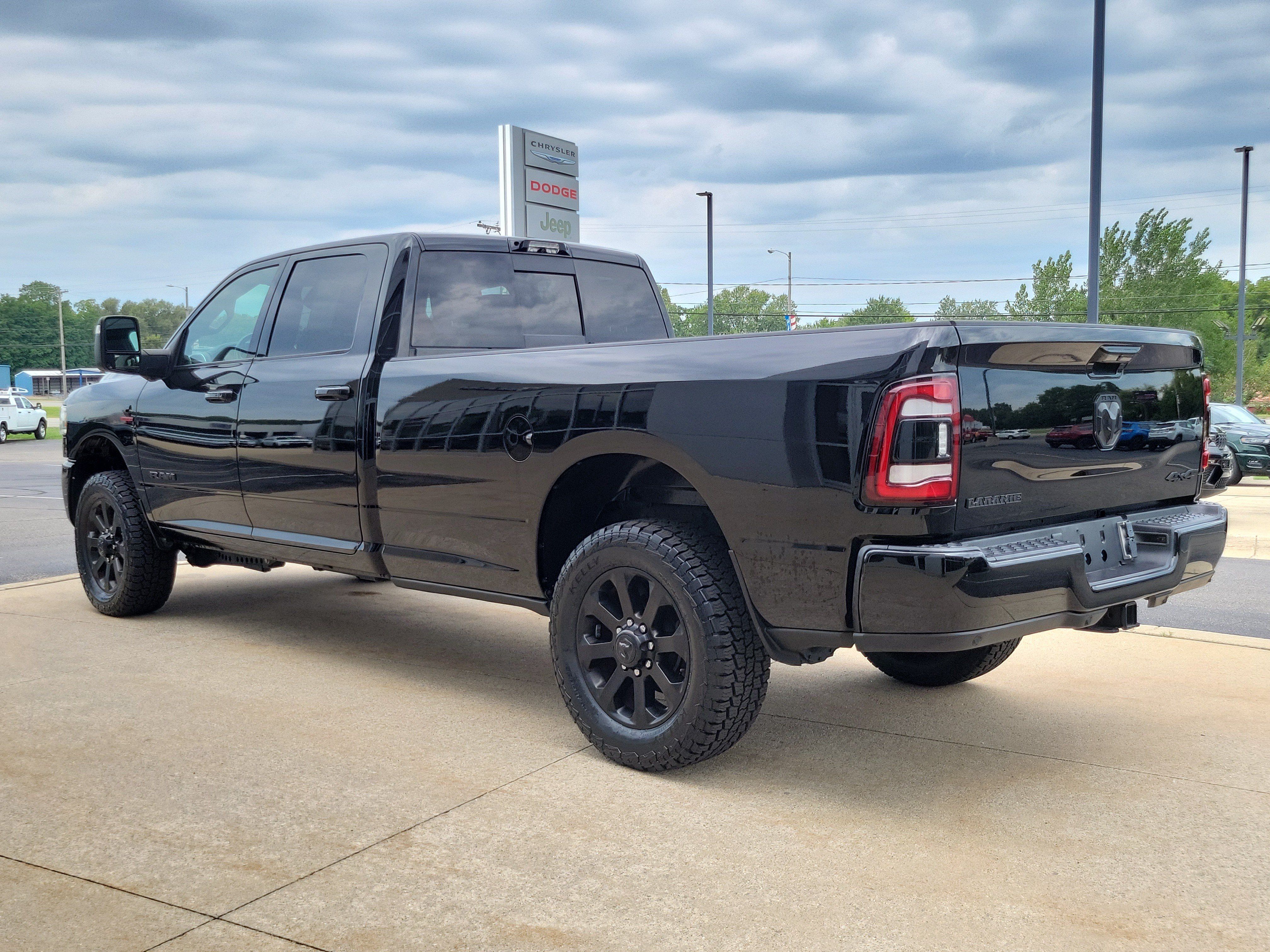 Used 2023 RAM 3500 Laramie AWD/4WD image 3