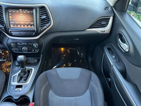 Used 2016 Jeep Cherokee Latitude w/ Cold Weather Group AWD/4WD image 30