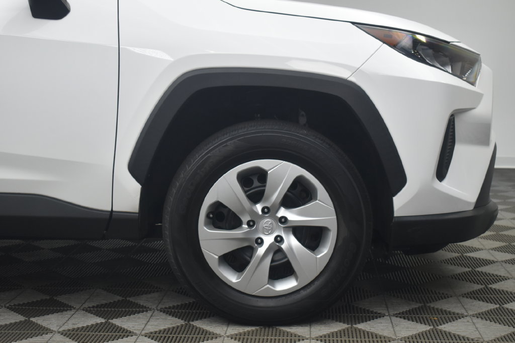 Used 2021 Toyota RAV4 LE AWD/4WD image 23