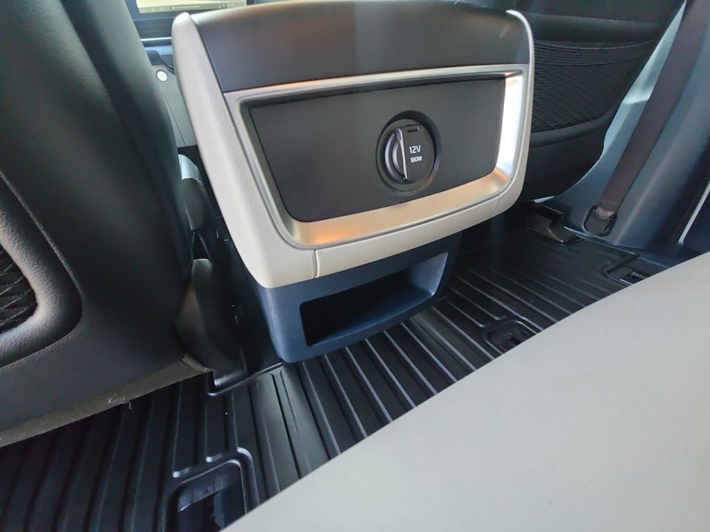 Used 2026 Kia Carnival EX FWD image 32