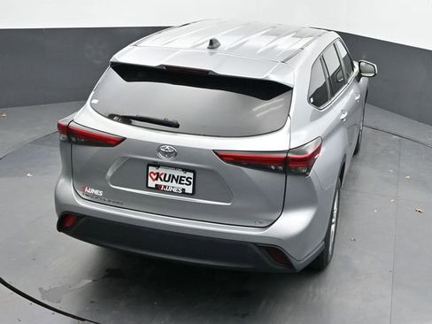 Used 2023 Toyota Highlander LE image 42